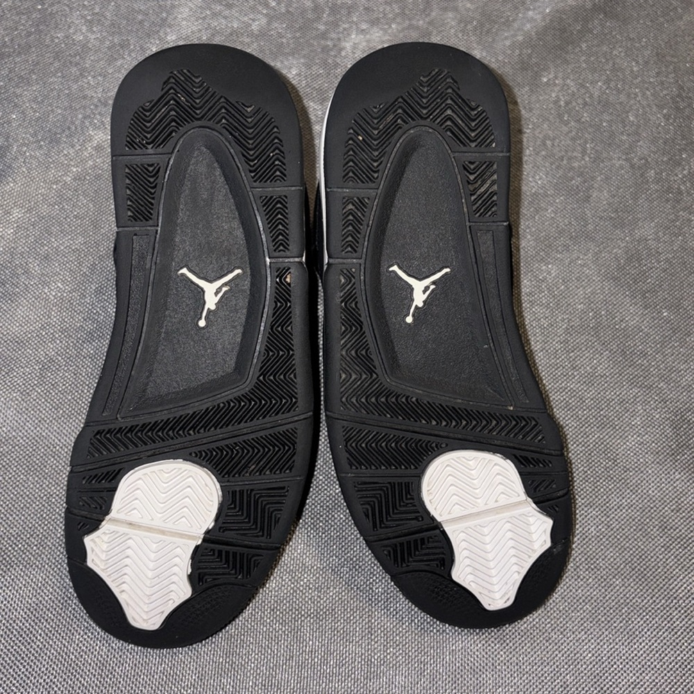 Jordan 4 White Thunder size 5.5Y…. - Picture 4 of 6